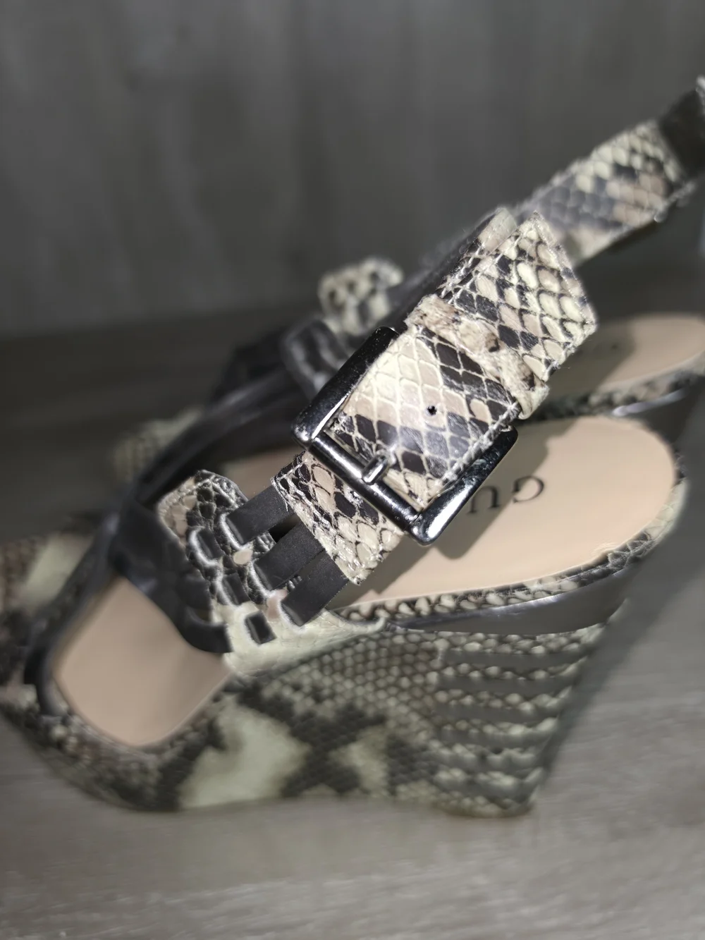 GUESS Women's Snake-Print Platform Wedge Sandals Beige/Black NWOT SIZE 9.5